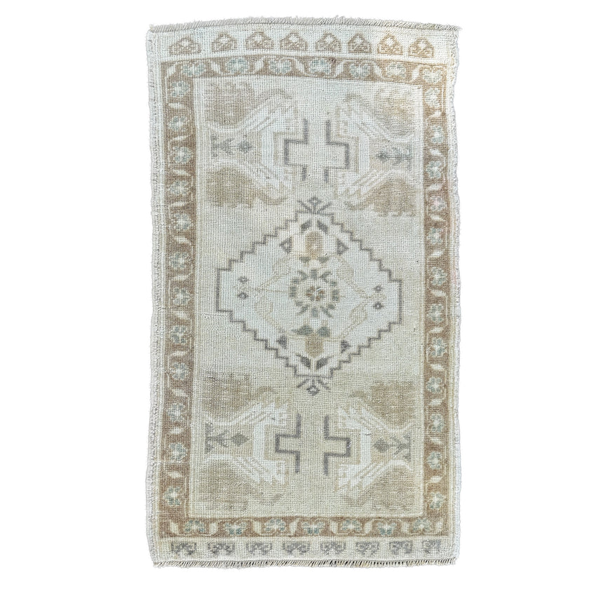 MB215 Handwoven Vintage Rug 1'8x2’10