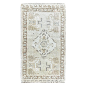 MB217 Handwoven Vintage Rug 1'8x2’11