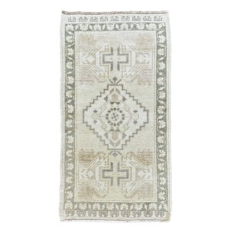 MB219 Handwoven Vintage Rug 1’7x3