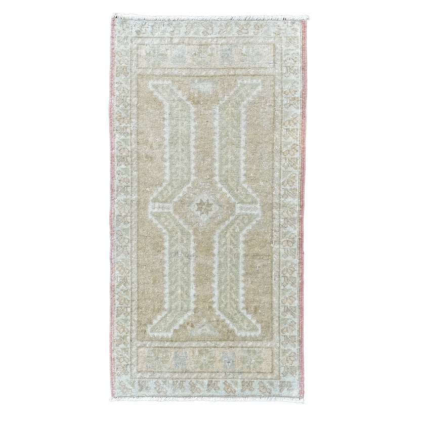 MB220 Handwoven Vintage Rug 1’6x3