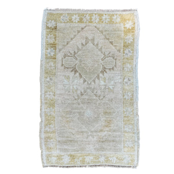 MB221 Handwoven Vintage Rug 1’8x2’4