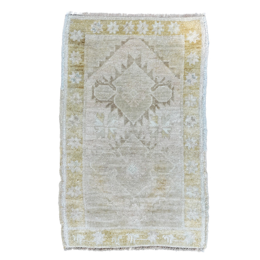 MB221 Handwoven Vintage Rug 1’8x2’4