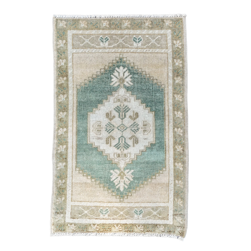 MB224 Handwoven Vintage Rug 1’9x2’10