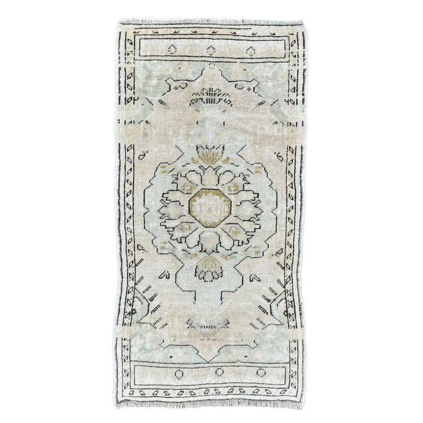 MB237 Handwoven Vintage Rug 1'8x3'4