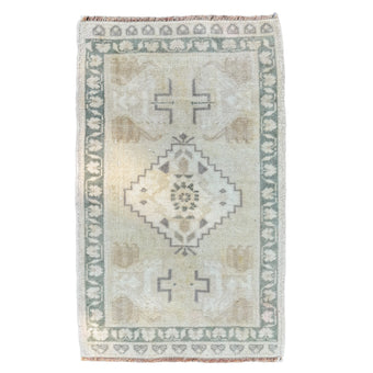 MB244 Handwoven Vintage Rug 1'9x3