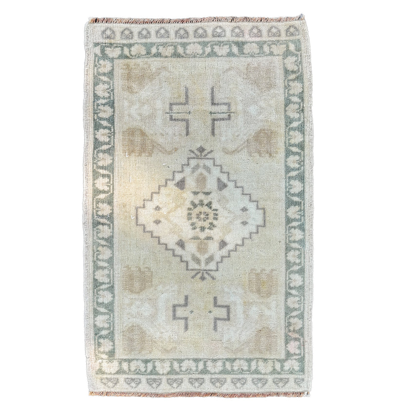 MB244 Handwoven Vintage Rug 1'9x3