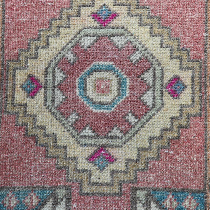 ZM276 Handwoven Vintage Rug 1’5x2’11
