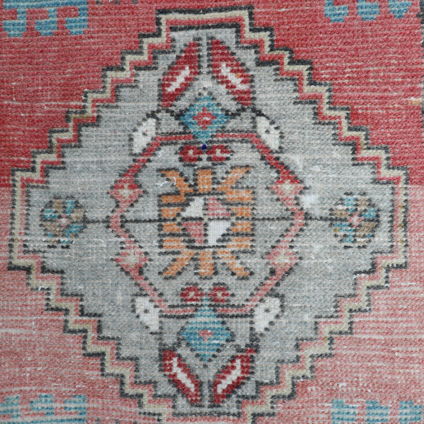 ZM280 Handwoven Vintage Rug 1’6x2'11