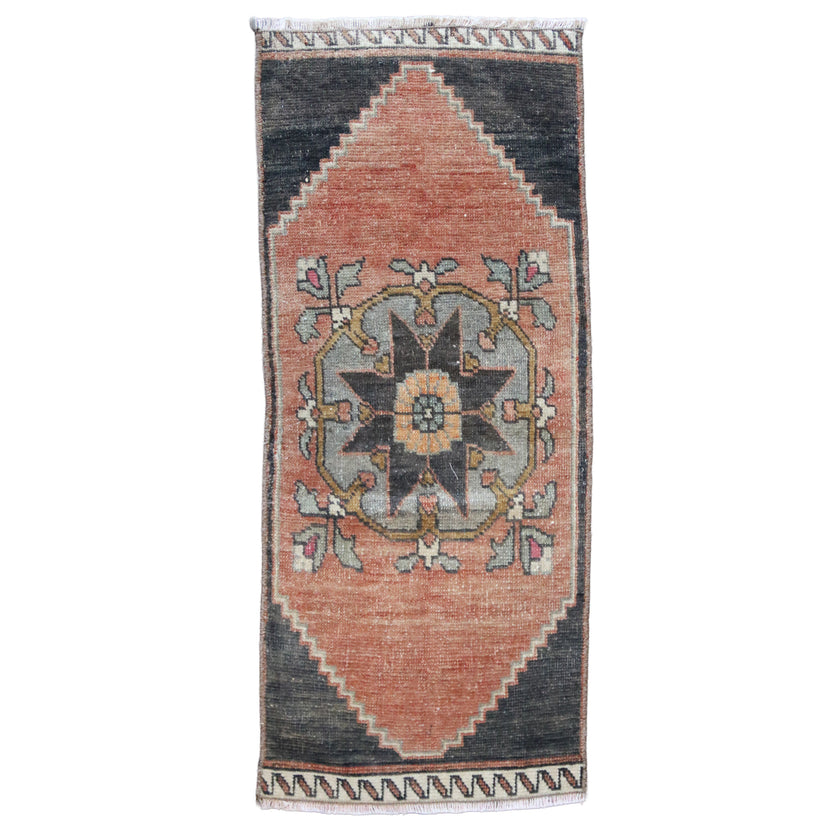 ZM292 Handwoven Vintage Rug 1’4 x 3'2