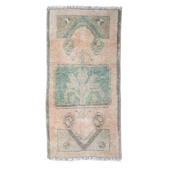 ZM334B Handwoven Vintage Rug 1’6 x 2'8