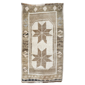 ZM336 Handwoven Vintage Rug 1’5 x 2’9