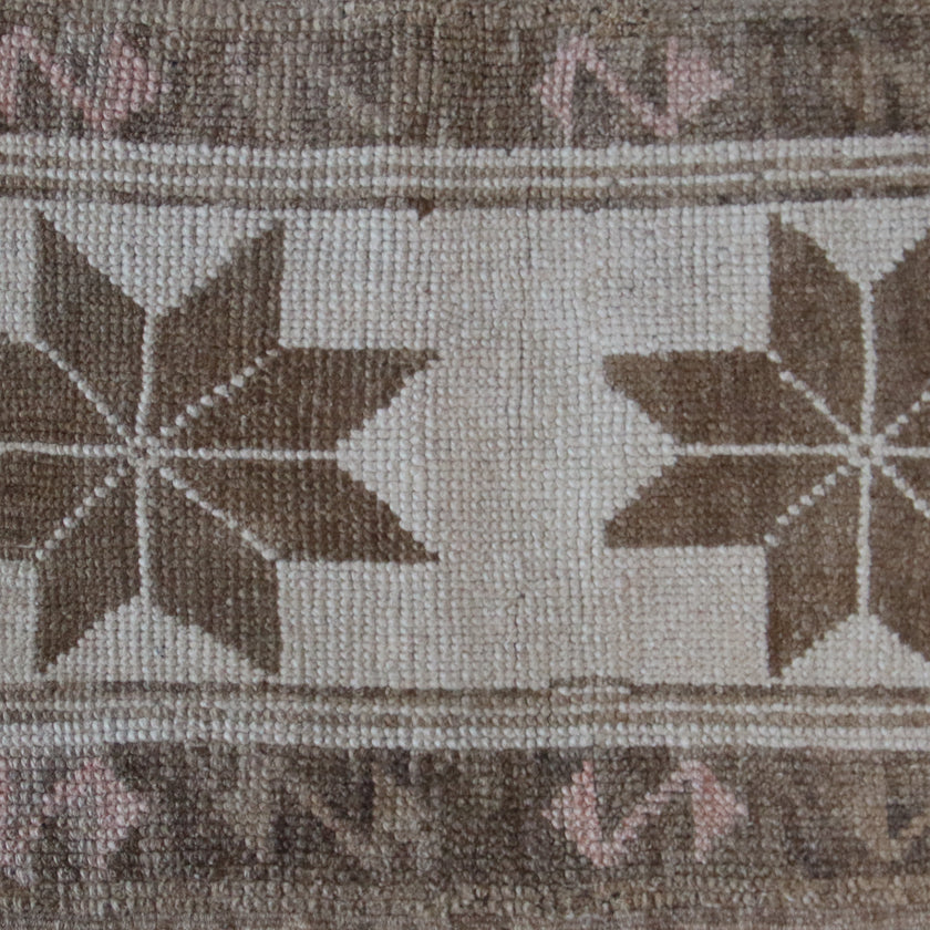 ZM344 Handwoven Vintage Rug 1’5 x 2’10