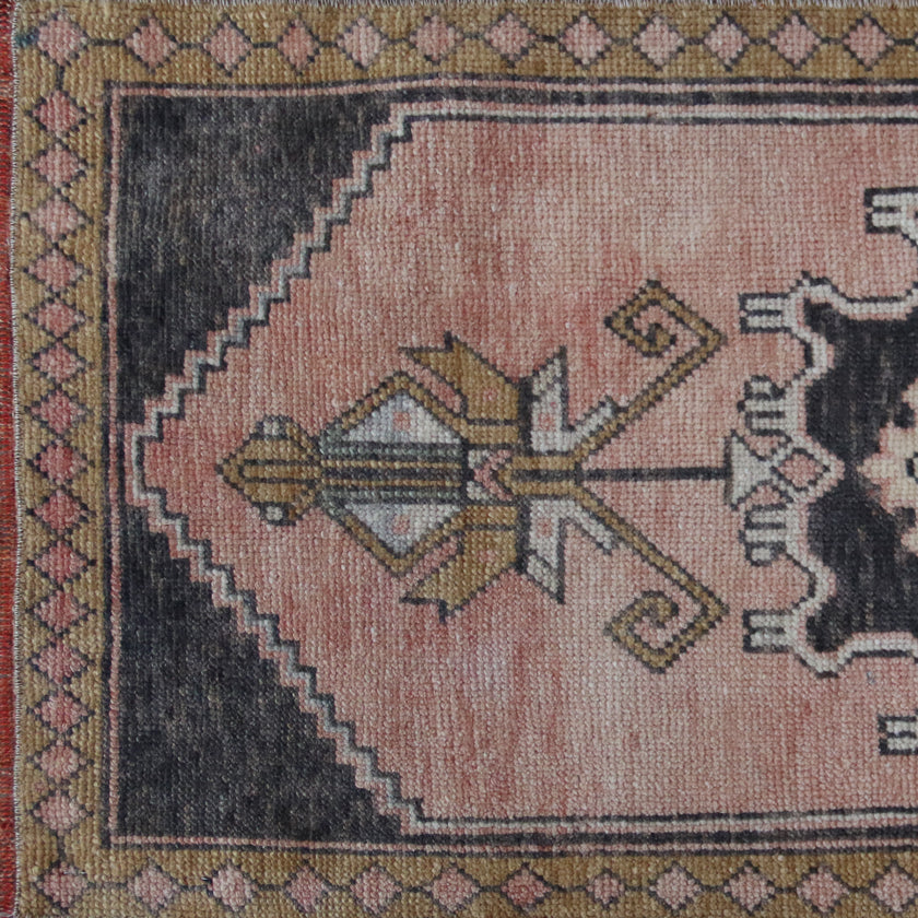 ZM345 Handwoven Vintage Rug 1’6 x 3’5