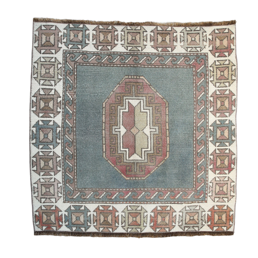ZM360 Handwoven Vintage Rug 3’4 x 3’4