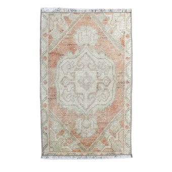 ZM362 Handwoven Vintage Rug 1’5 x 2’2