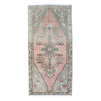 ZM375 Handwoven Vintage Rug 1’5 x 2’10