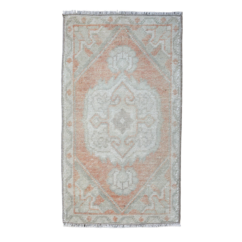 ZM382 Handwoven Vintage Rug 1’6 x 2'7
