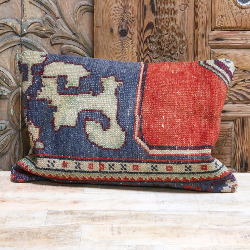 065 Rug Pillow 12x24