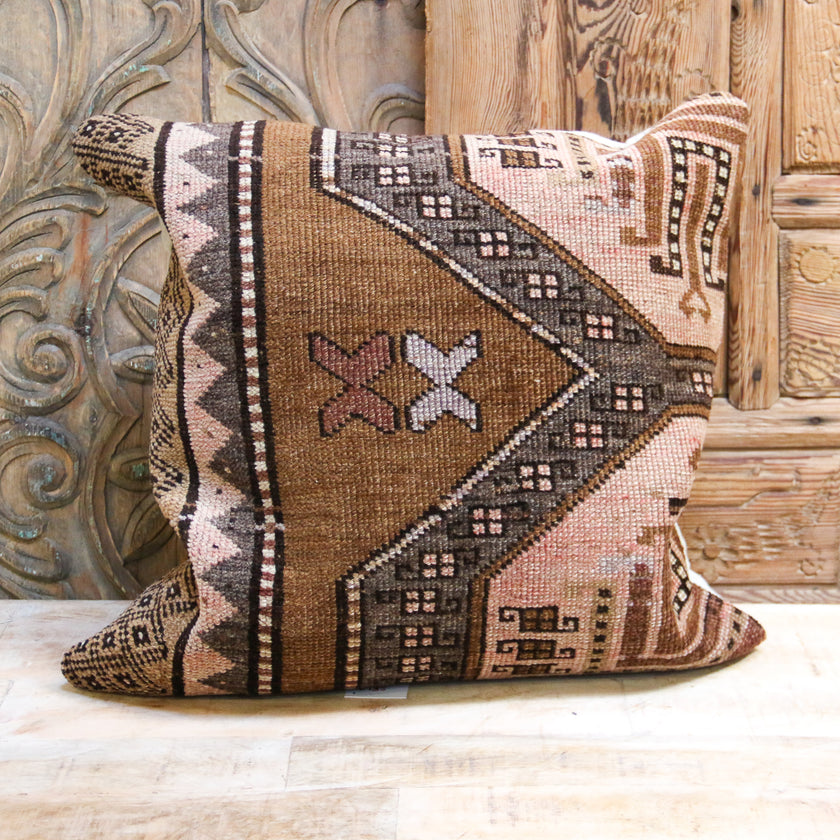 077 Rug Pillow 24x24