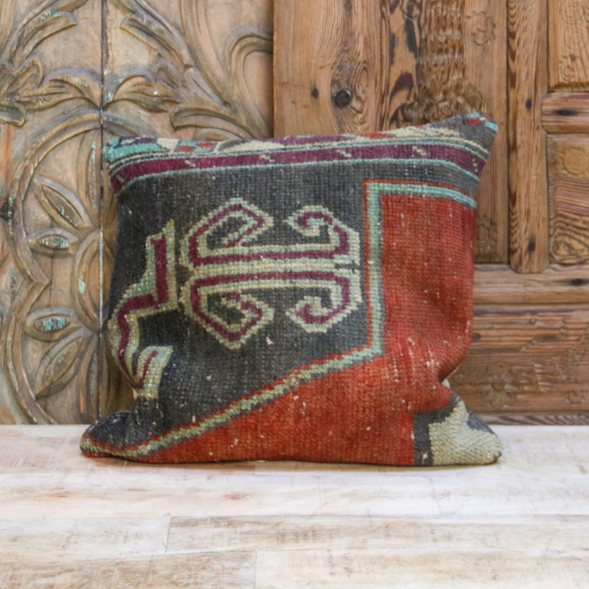 078 Rug Pillow 18x18