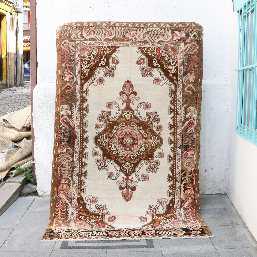 1038 Handwoven Vintage Rug 4’6x7’2