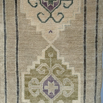 13679 Handwoven Rug 2'8x10'4