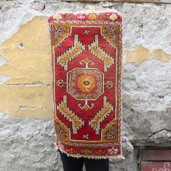 1471 VE Small Handwoven Vintage Rug 1’6x2’10
