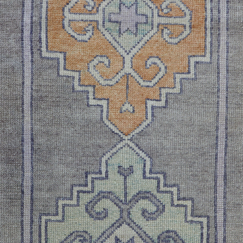 15421 Handwoven Rug 2'6x9'8