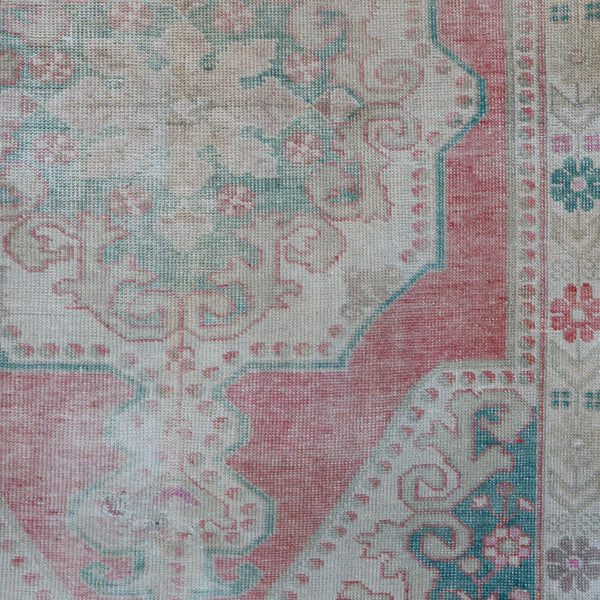 1633 Hazan 4’6x6’11 Handwoven Vintage Rug