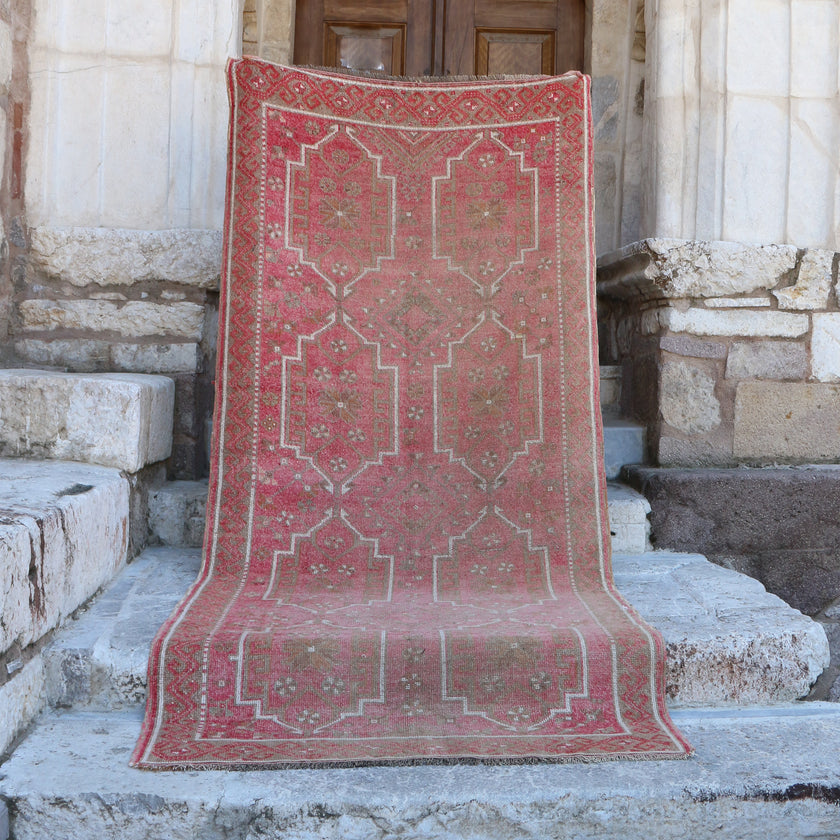 1690 Handwoven Vintage Rug 5’1x11’2