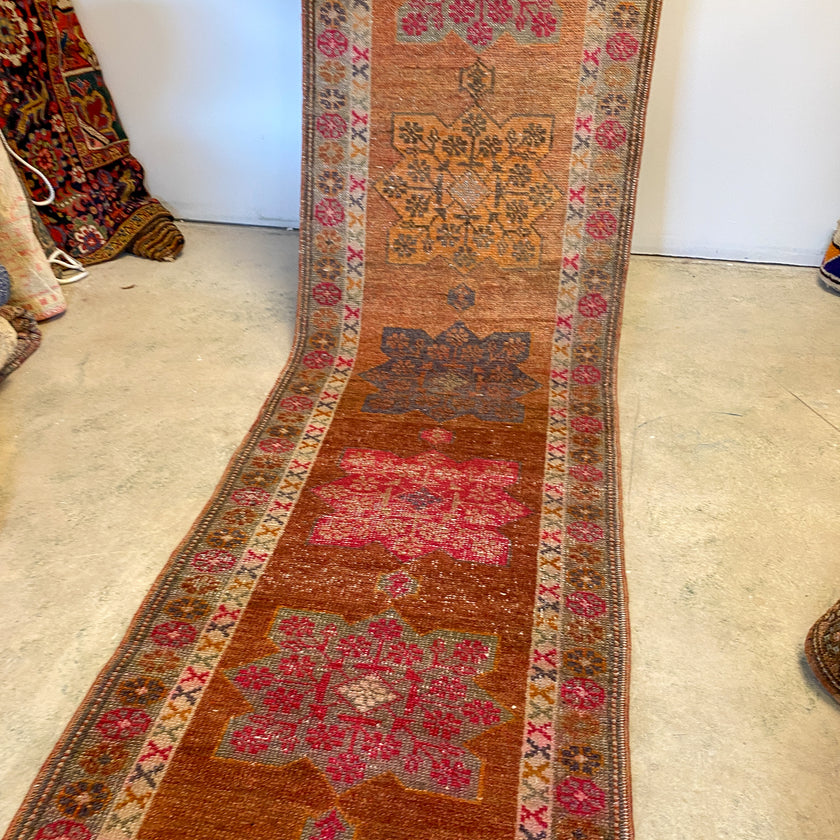 2194 Handwoven Vintage Rug 2’11x12’7