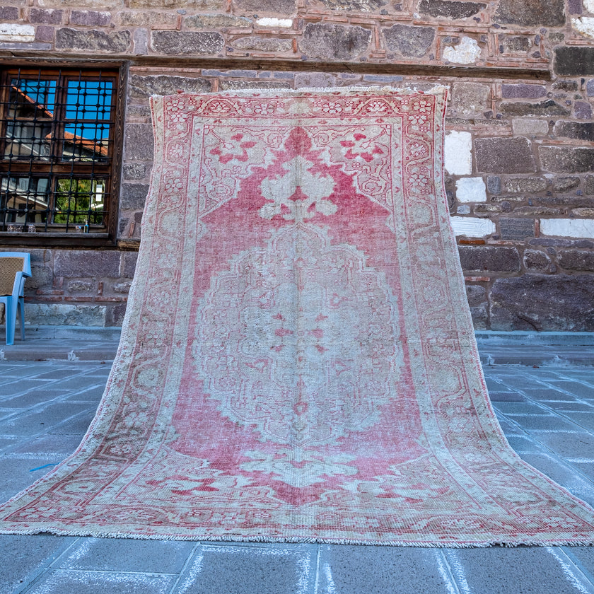 2699 Handwoven Vintage Rug 5’9x9’3