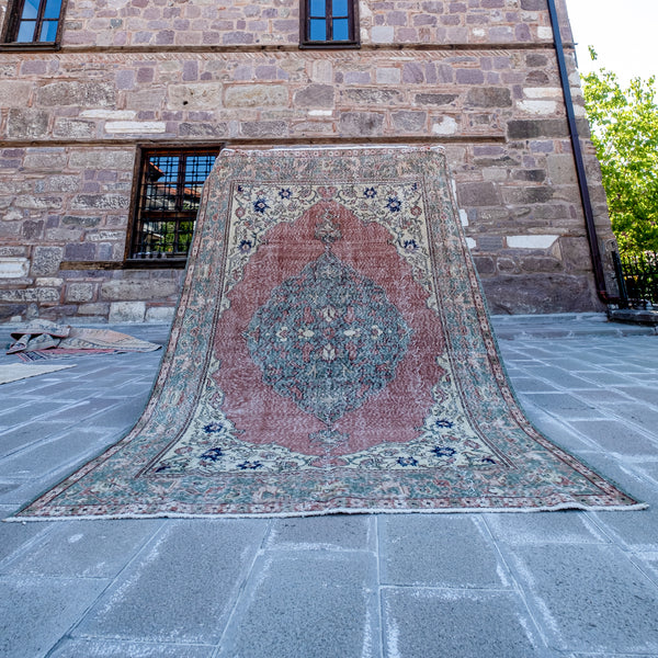 2708 Handwoven Vintage Rug 6’4x9