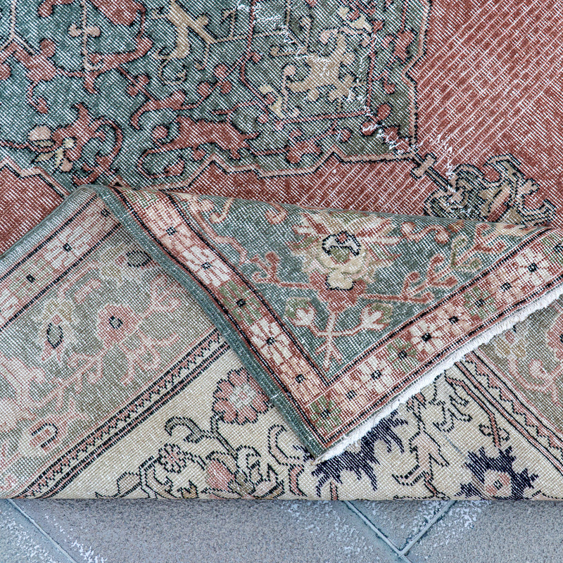 2708 Handwoven Vintage Rug 6’4x9