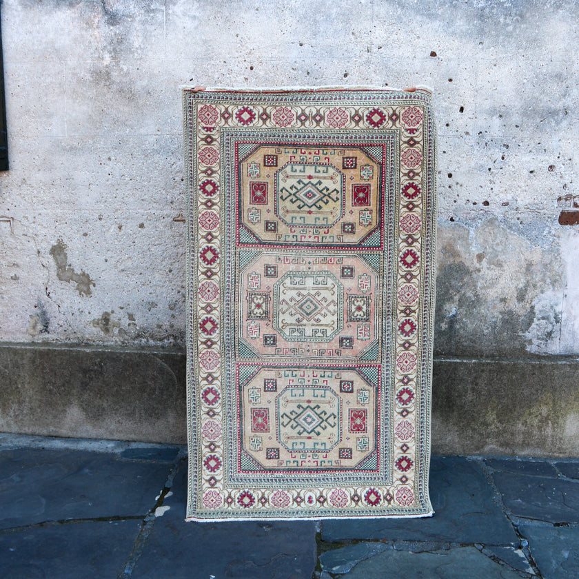 2932 Handwoven Vintage Rug 3’2x5’8
