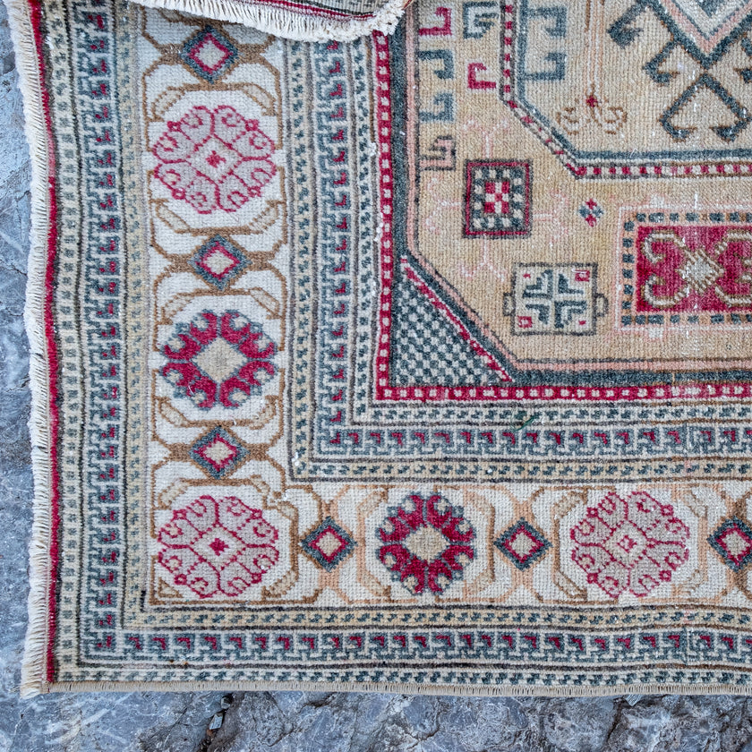 2932 Handwoven Vintage Rug 3’2x5’8