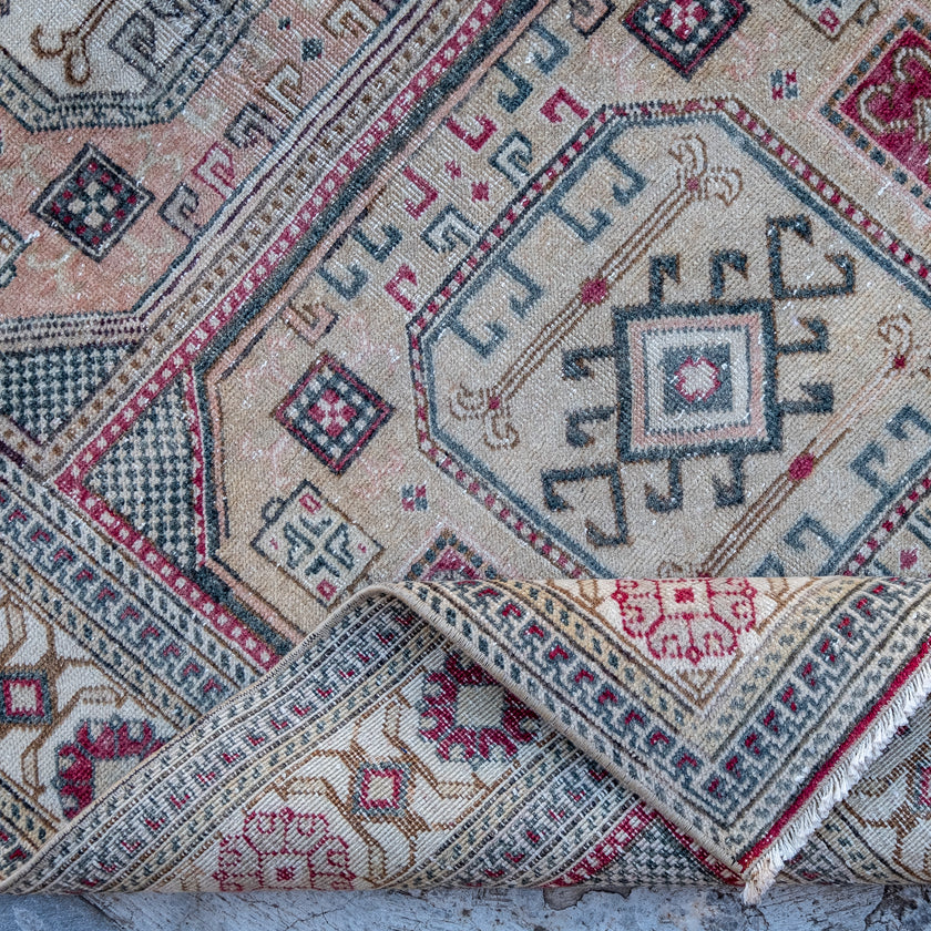 2932 Handwoven Vintage Rug 3’2x5’8