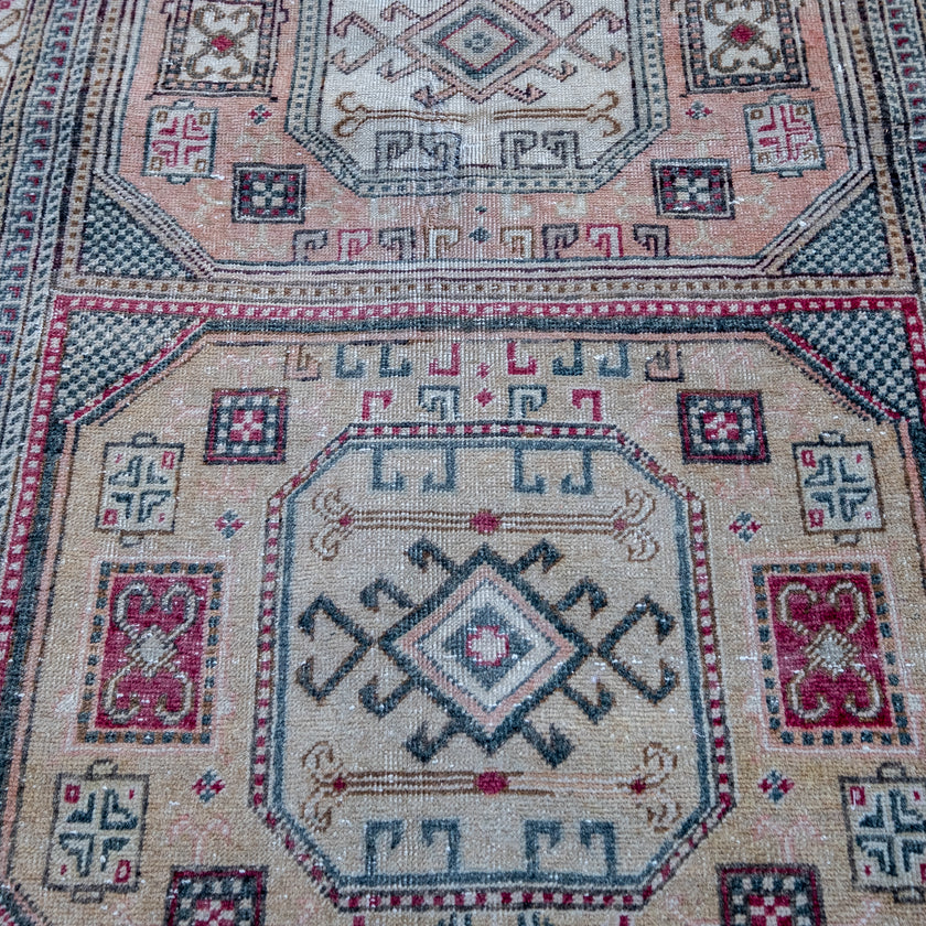 2932 Handwoven Vintage Rug 3’2x5’8