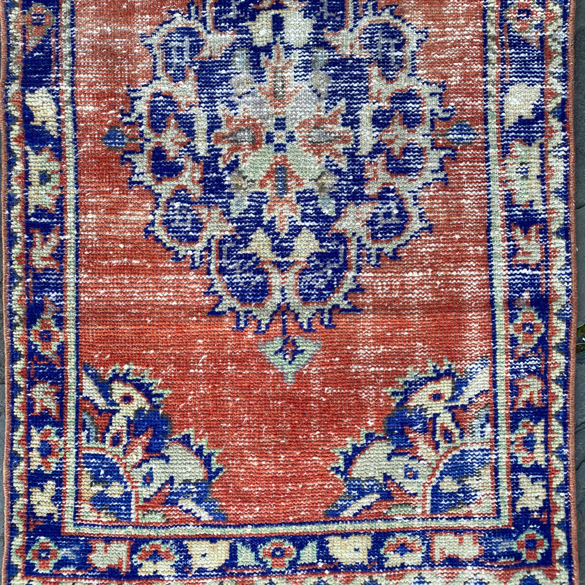3140 Handwoven Vintage Rug 2’3x8’9