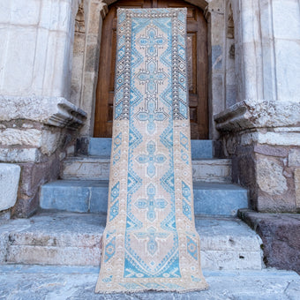 3181 Handwoven Vintage Rug 2'4x9'2