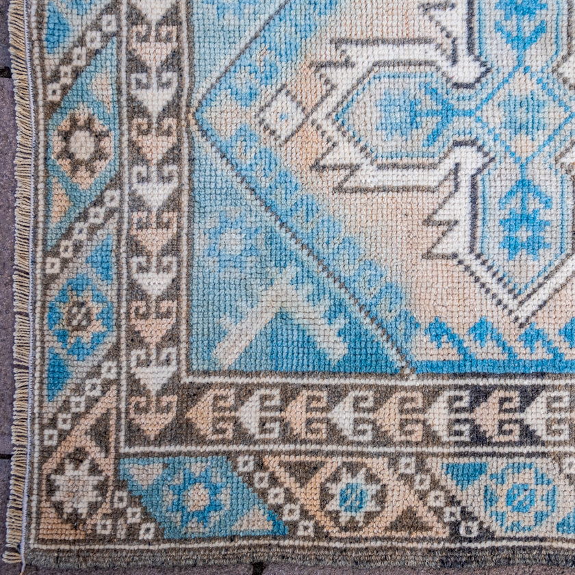 3181 Handwoven Vintage Rug 2'4x9'2