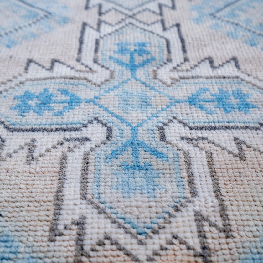 3181 Handwoven Vintage Rug 2'4x9'2