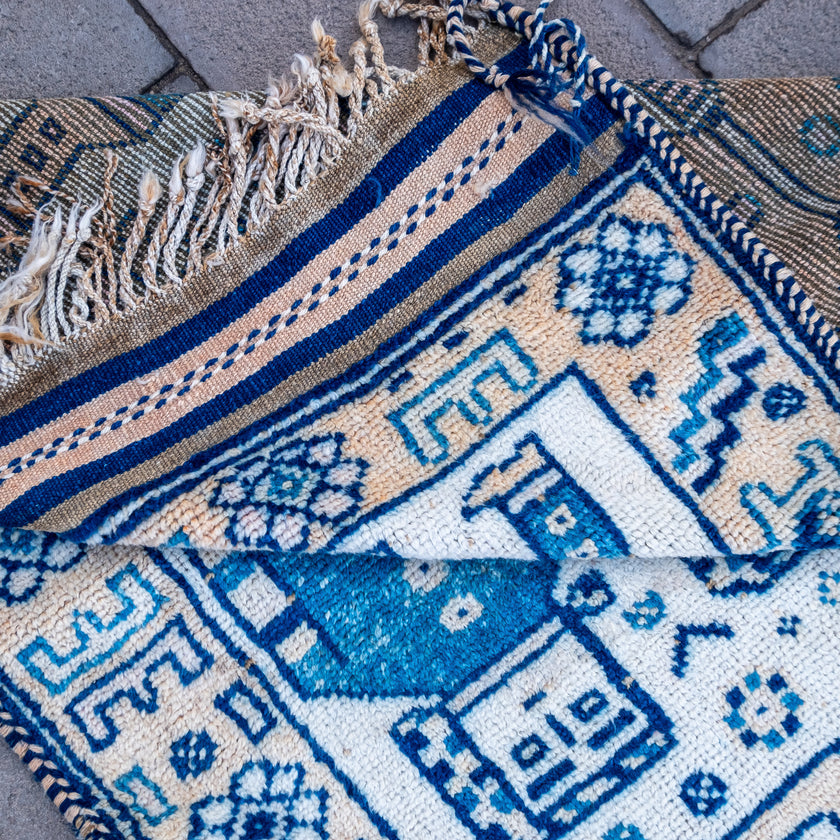 3189 Handwoven Vintage Rug 3'8x10'2