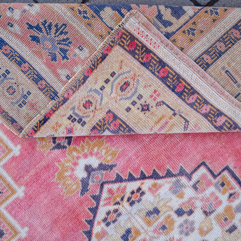 3234 Handwoven Vintage Rug 5'5x8'5
