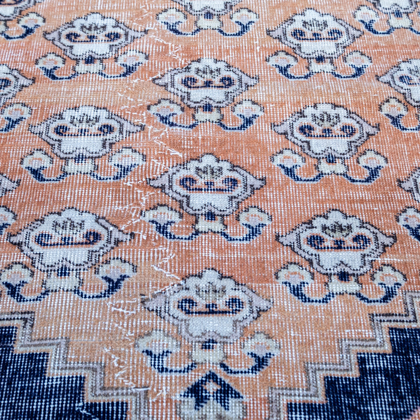 3275 Handwoven Vintage Rug 4'11x8'4