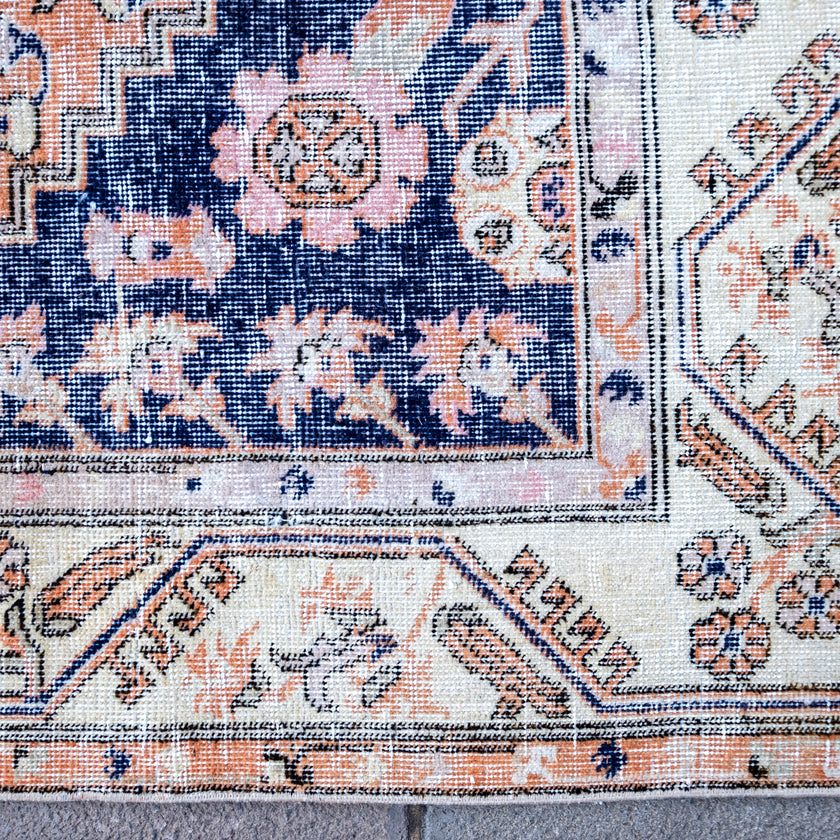 3275 Handwoven Vintage Rug 4'11x8'4