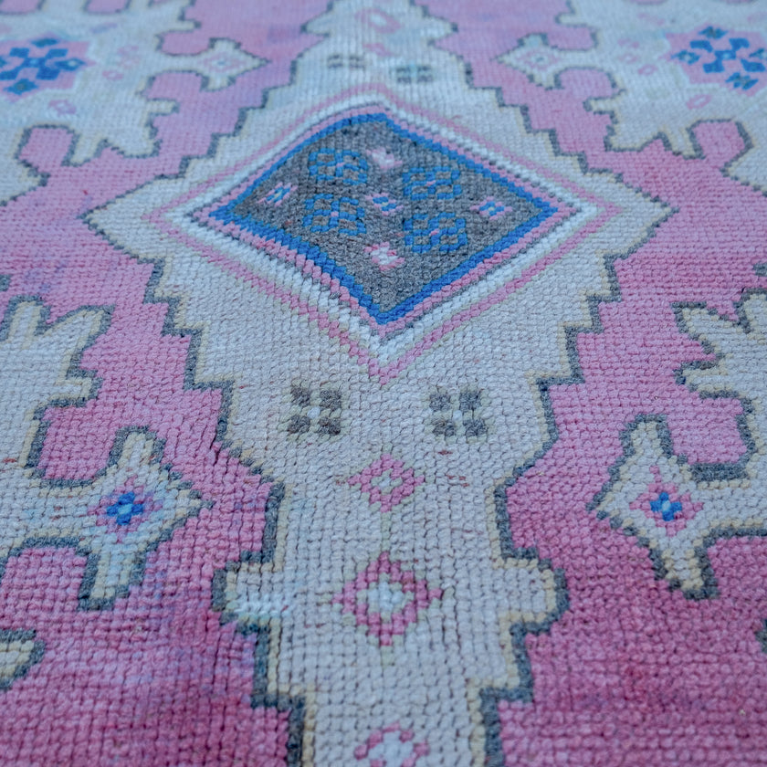 3318 Handwoven Vintage Rug 3'8x7'2