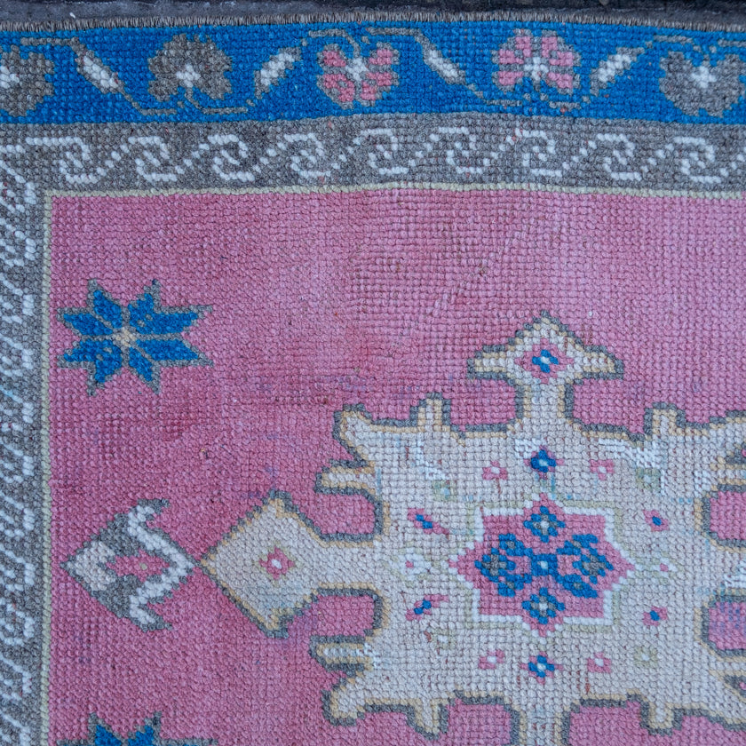 3318 Handwoven Vintage Rug 3'8x7'2