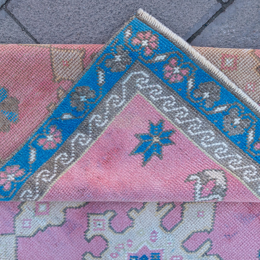 3318 Handwoven Vintage Rug 3'8x7'2