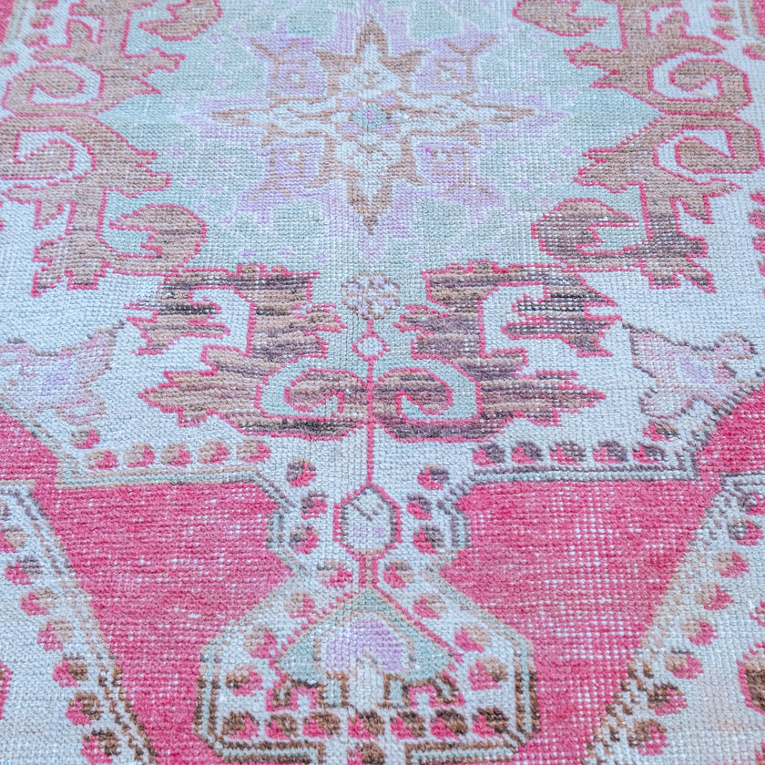 3320 Handwoven Vintage Rug 4'2x7'3
